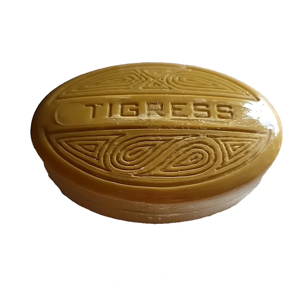Vintage Faberge Savon Tigress Soap in plastic Travel Dish Compounded USA NOS